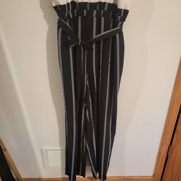 Express Jumpsuit with belt - Picture 3 of 7